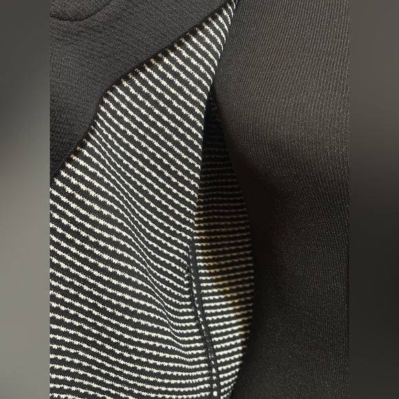 St. John Single Button Checkered Jacket Size 8 - Picture 5 of 9